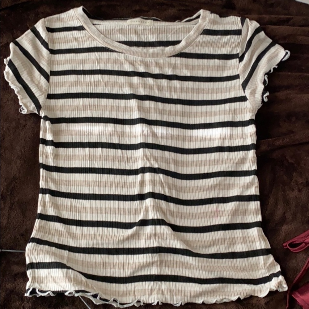 Very cute semi-cropped tee